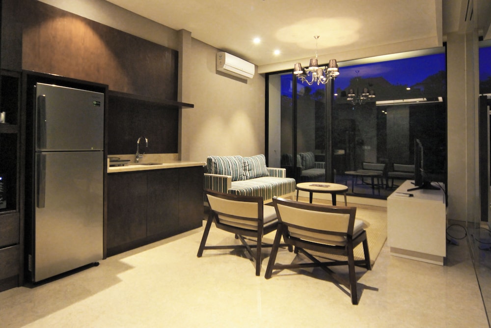 The Sterling Hotel & Villa's 10/57