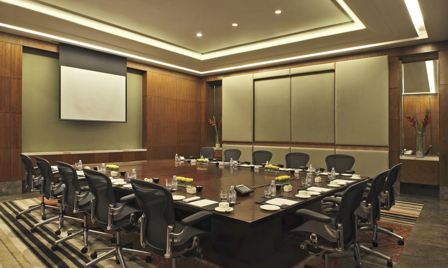 The Leela Ambience Gurugram Hotel And Residences 73/80