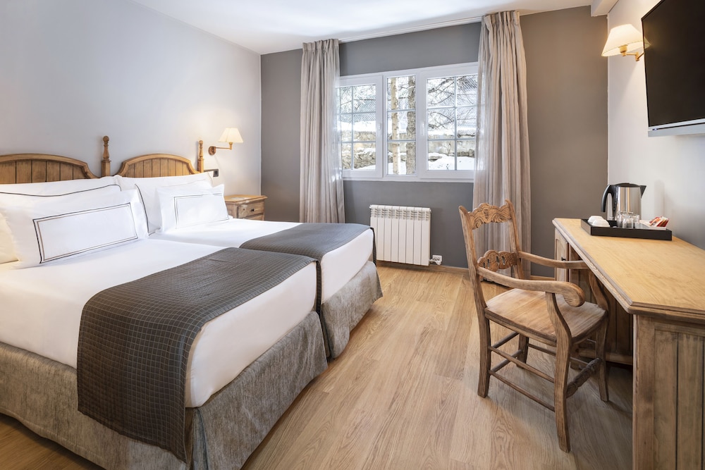 Connecting, Melia, Twin Beds, Sofa