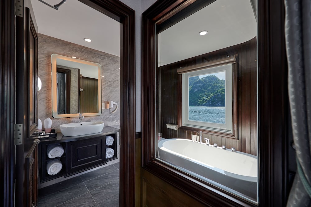 Paradise Grand Cruise – Lan Ha Bay 64/65