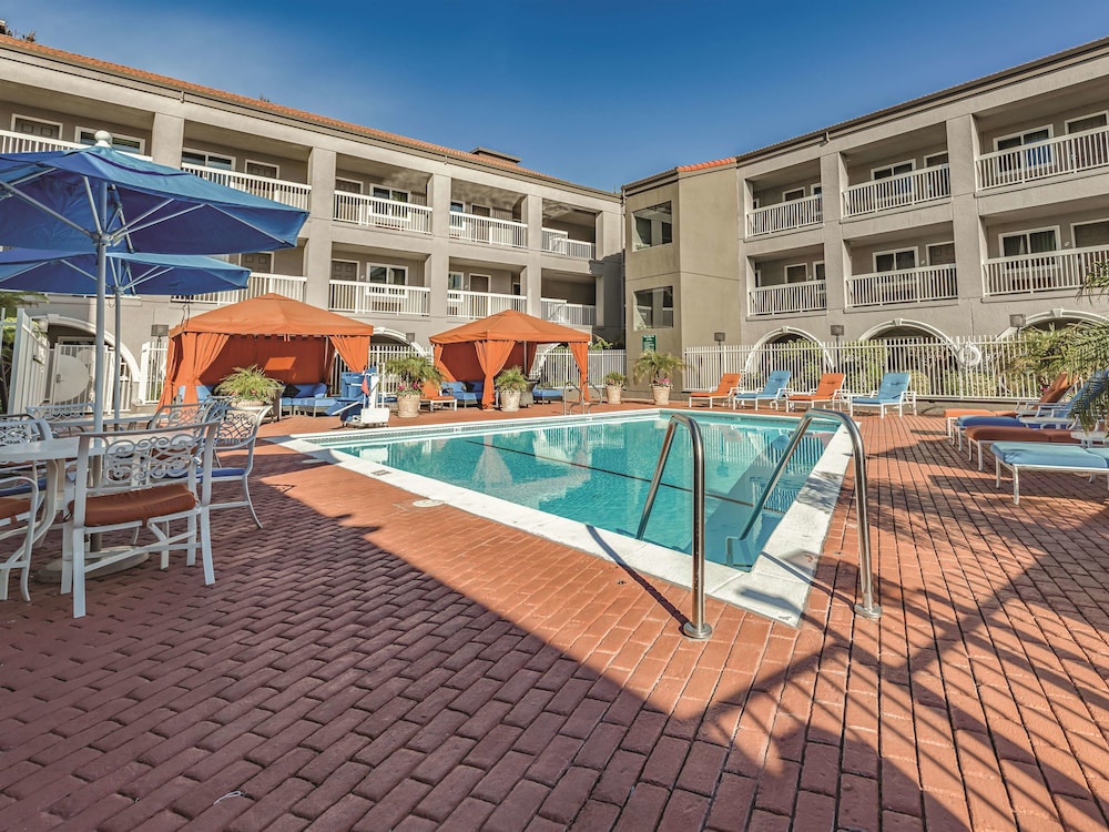 La Quinta Inn & Suites by Wyndham San Francisco Airport West 22/48