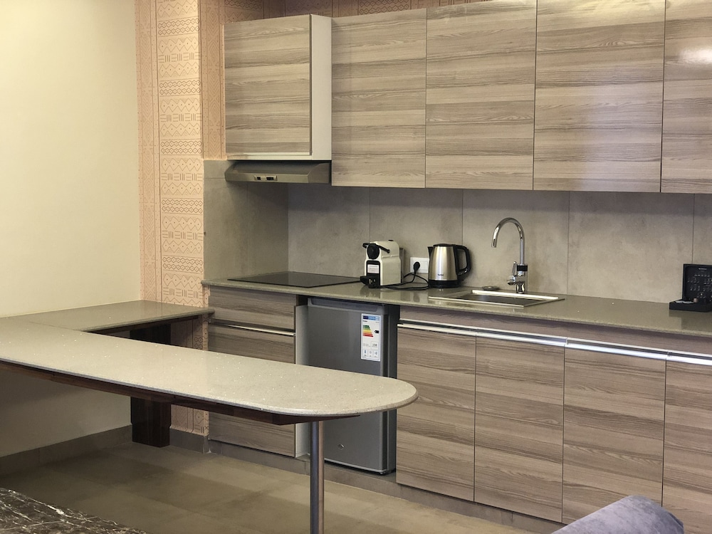 Roots Hotel Apartment 7/39