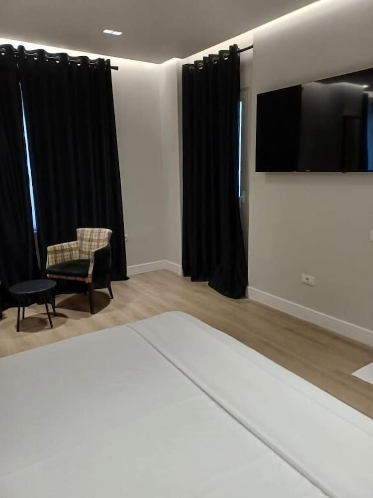 Oxygen Boutique Hotel Tirana 35/55