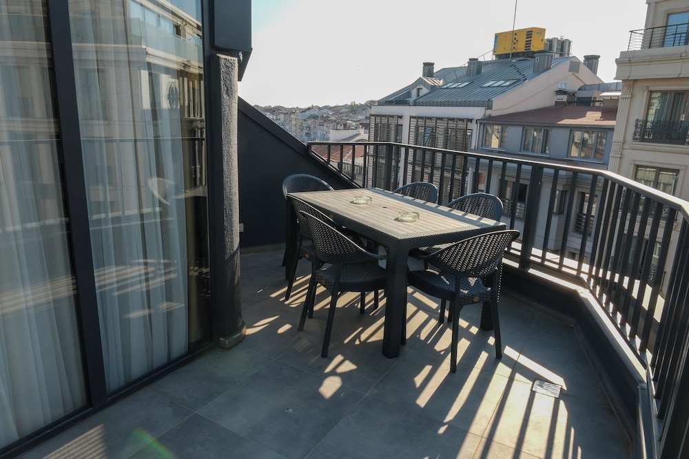 Bird Nest Suites 6/47