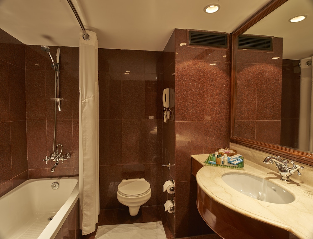 Club Mahindra White Meadows 50/50
