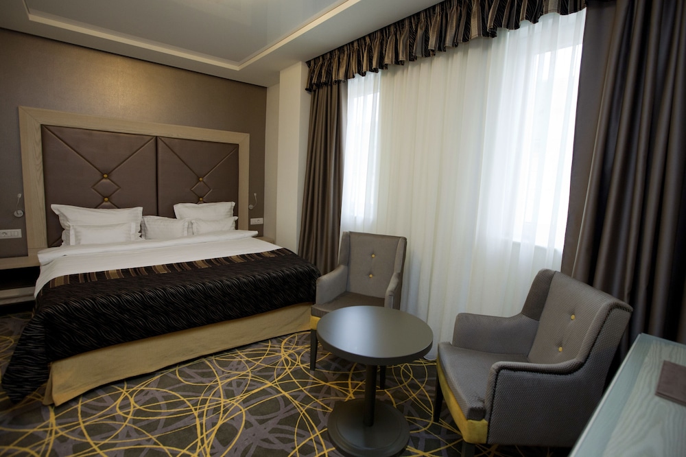 Exclusive Hotel More 7/28