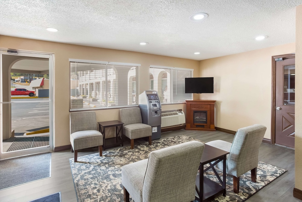 SureStay Hotel by Best Western Summersville 29/50