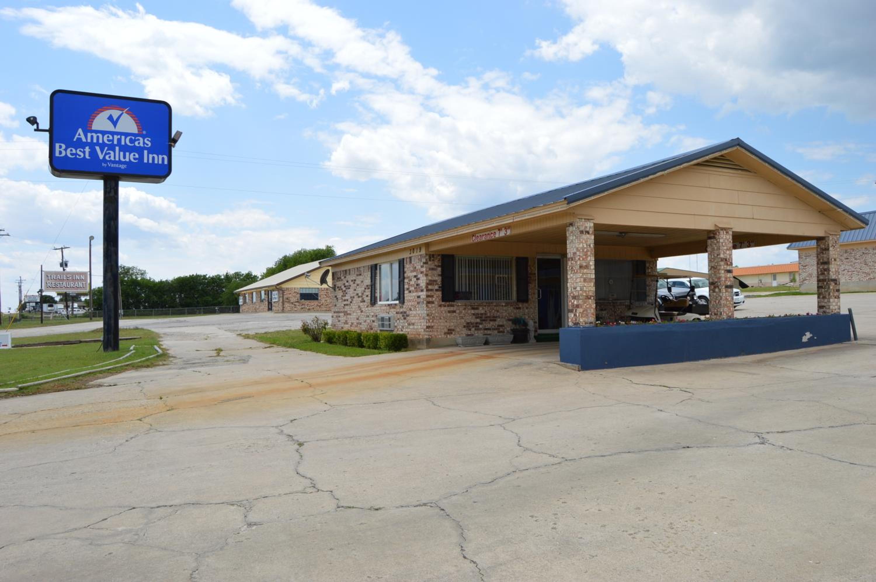 Americas Best Value Inn Gainesville, TX 24/27