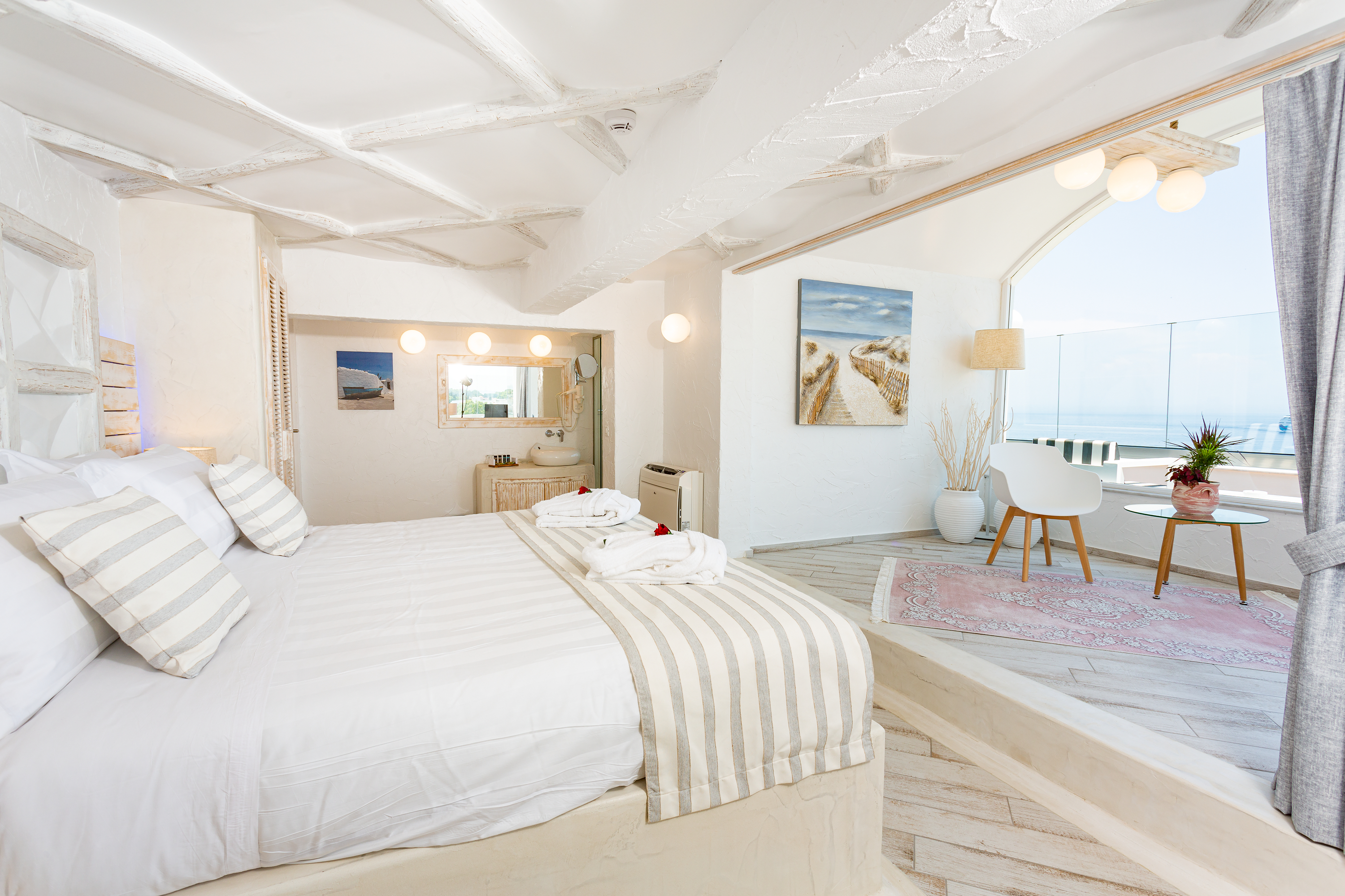 ISLAND, SUITE