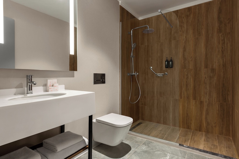 غرفة عائلية بسرير كينج، Ramada Encore by Wyndham Istanbul Arnavutkoy 6/8