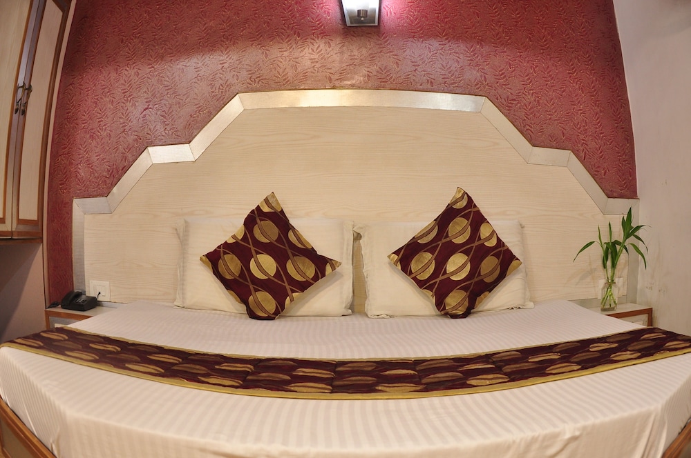 Hotel Sidharath 7/33