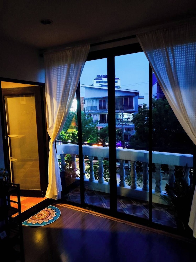 Around The World Bed and Breakfast - Hostel 21/50