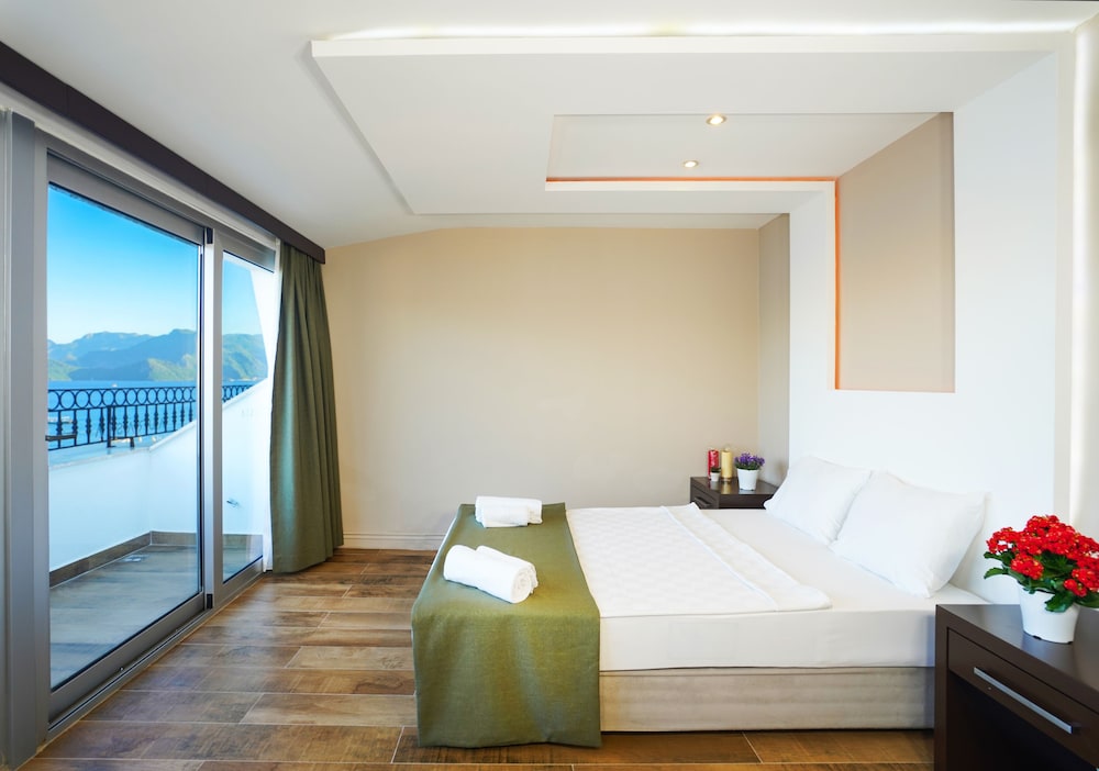 Aurasia Sea Side Hotel 25/63