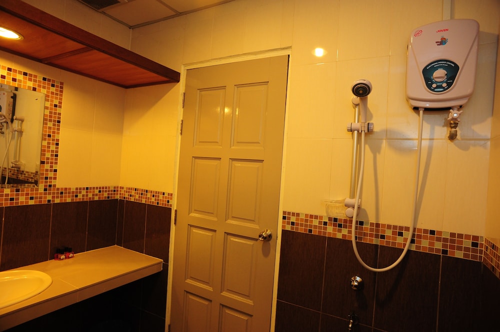 Arwana Inn 46/54