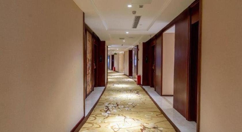 Vienna International Hotel (Huiyang Municipal Square) 28/43