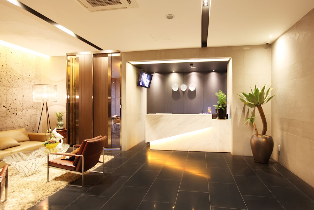 Vine Hotel 10/50