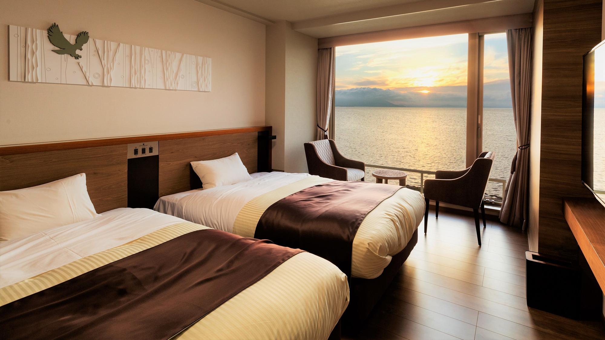Deluxe, Suite, Twin Beds, Sunset View, Lake View