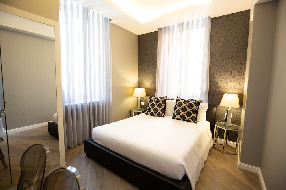 Spagna Boutique Luxury Suites 18/68