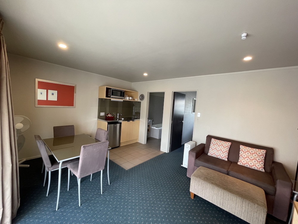 Bentleys Motor Inn 30/50