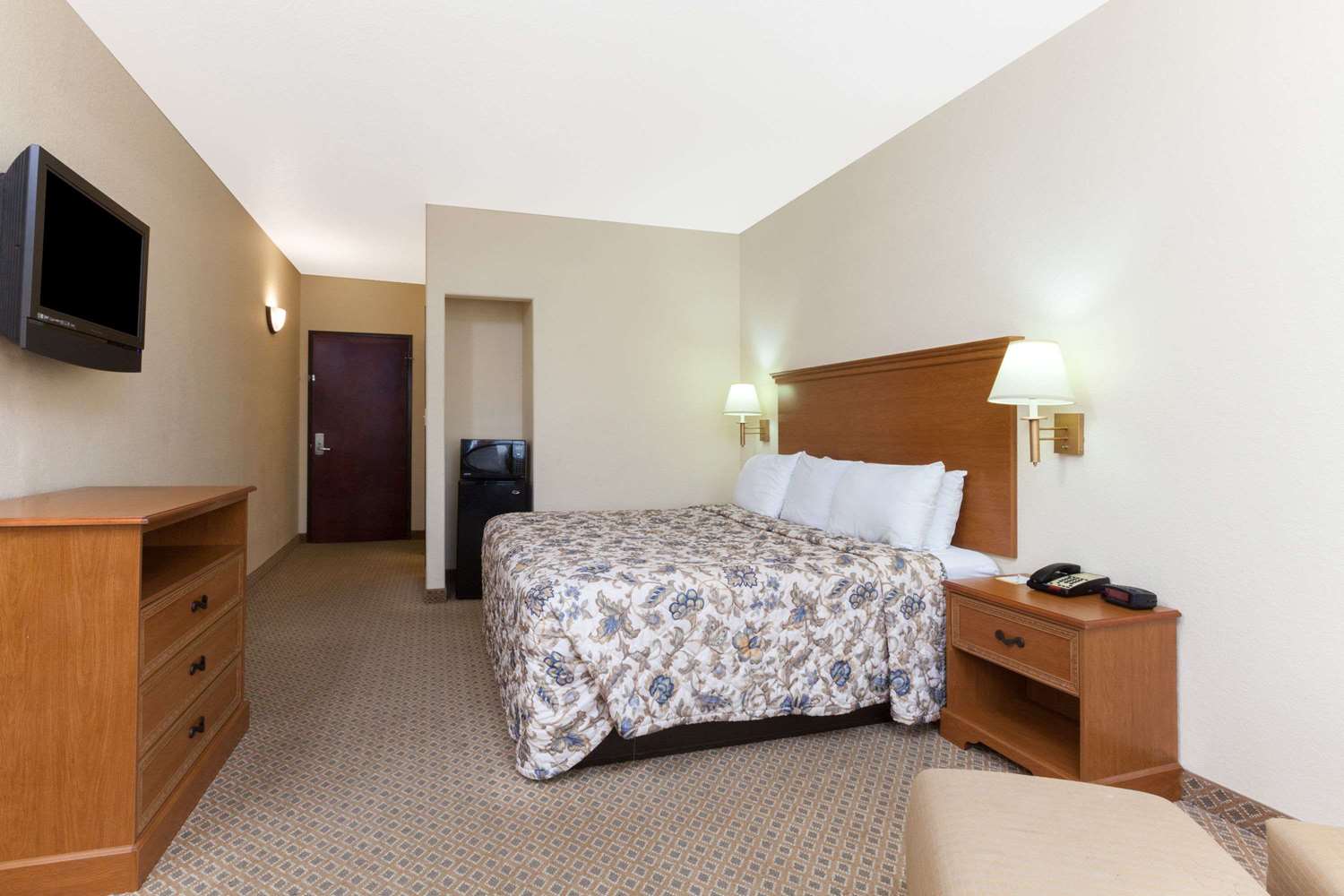 Days Inn by Wyndham San Antonio at Palo Alto 3/10