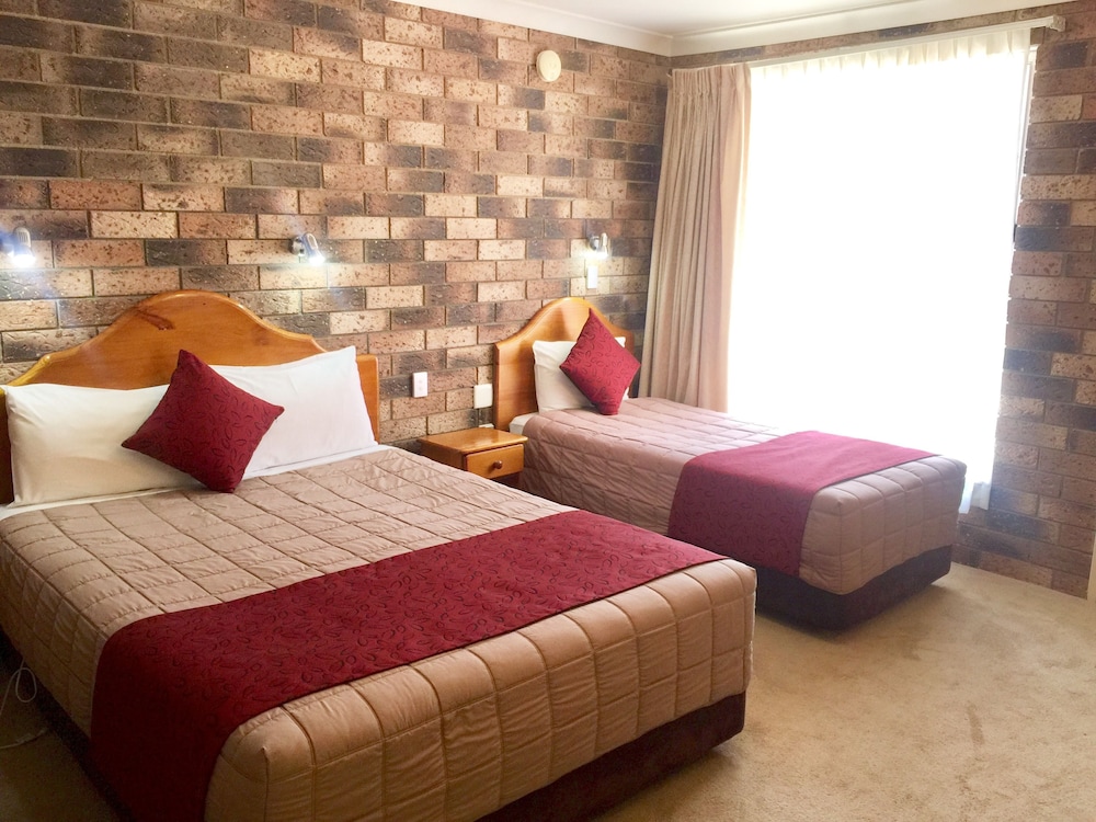 GOSFORD PALMS MOTOR INN 14/62