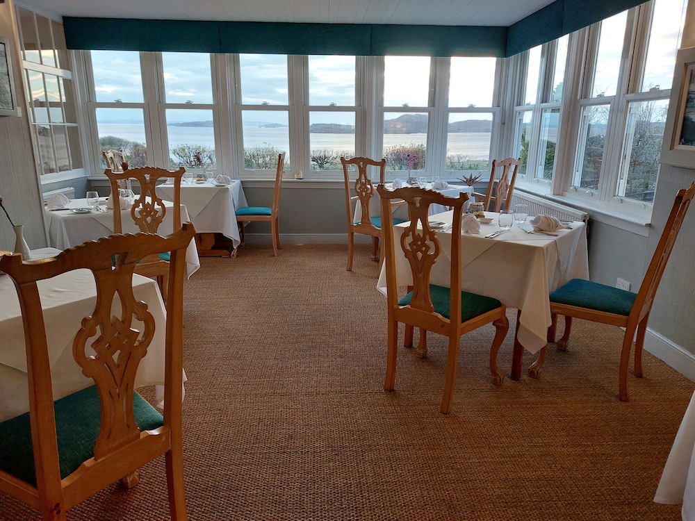 Summer Isles Hotel 34/50