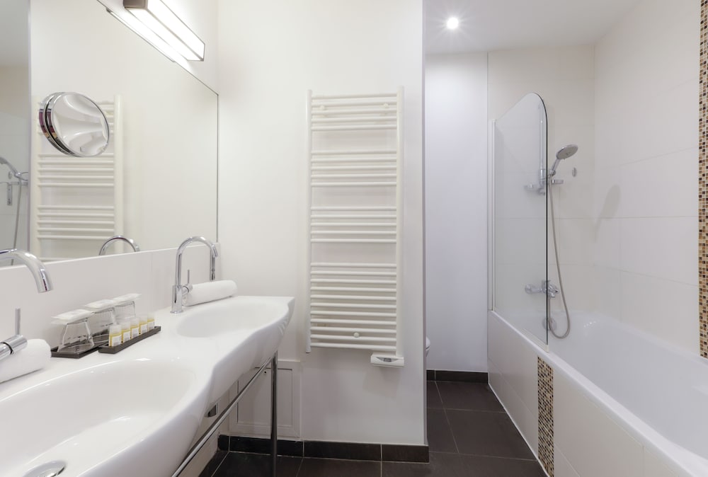 AMBRE HOTEL 30/39