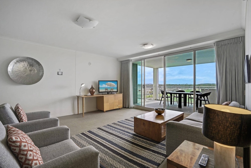 Pelican Waters Resort 45/68