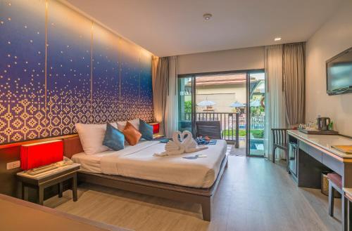 Room, Double or Twin Bed, Pool Access