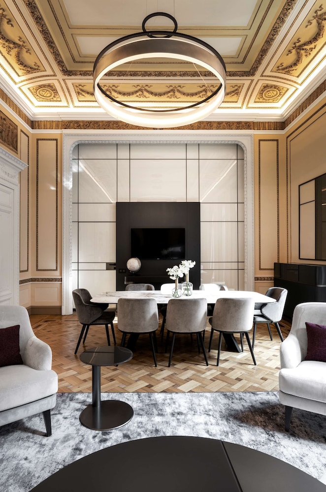 Radisson Collection Hotel, Palazzo Touring Club Milan 61/73