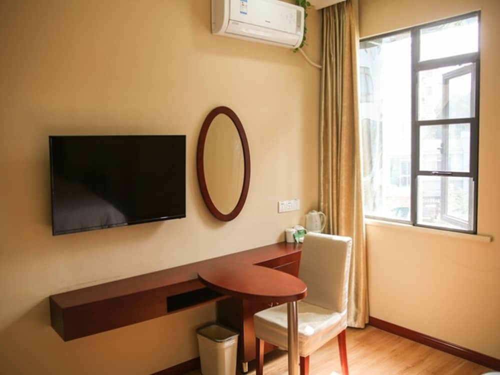 GreenTree Inn ZhenJiang DingMao Industrial Park WoDe Square Express Hotel 26/35