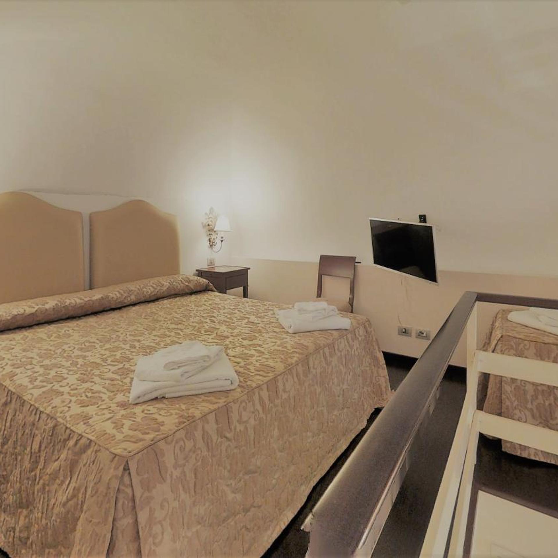 Room, Quadruple