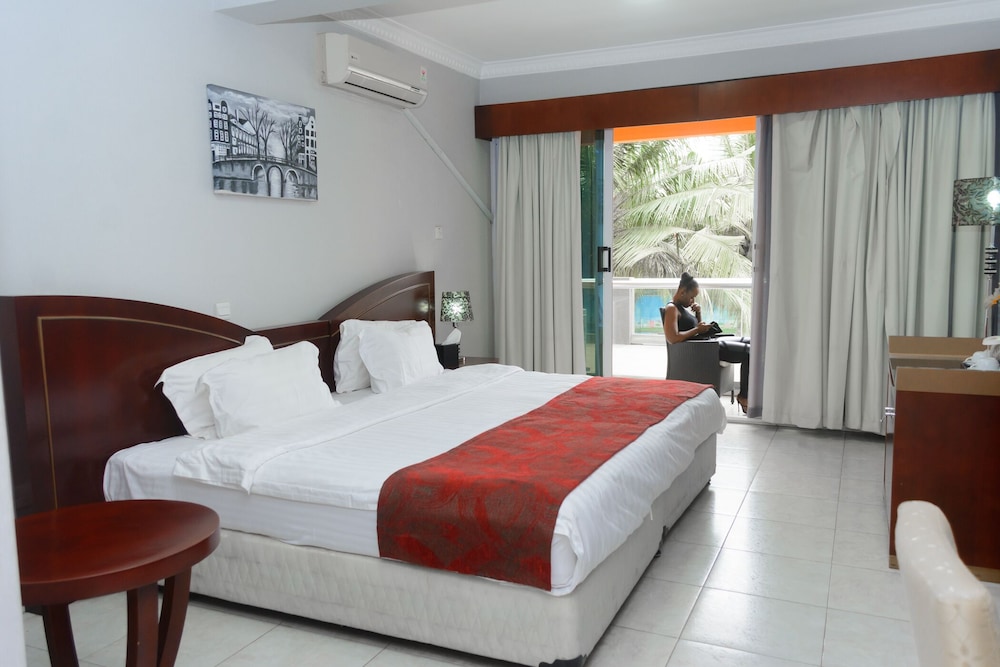 STANDARD, QUEEN BED