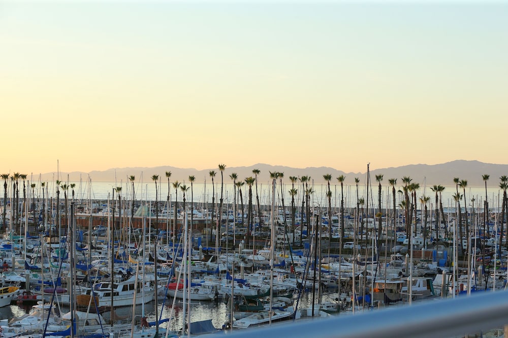 Shade Hotel Redondo Beach 40/44