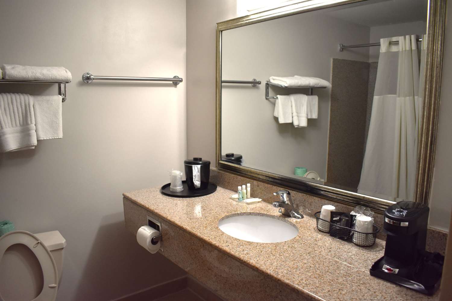 Quality Inn Vineland NJ 20/20