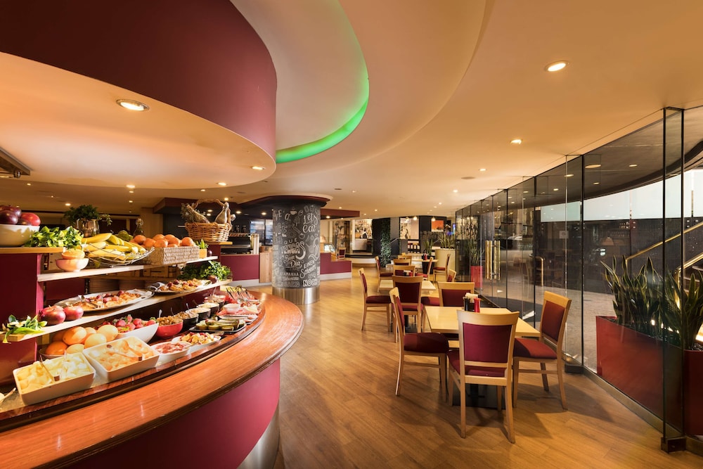 Stamford Plaza Adelaide 31/48