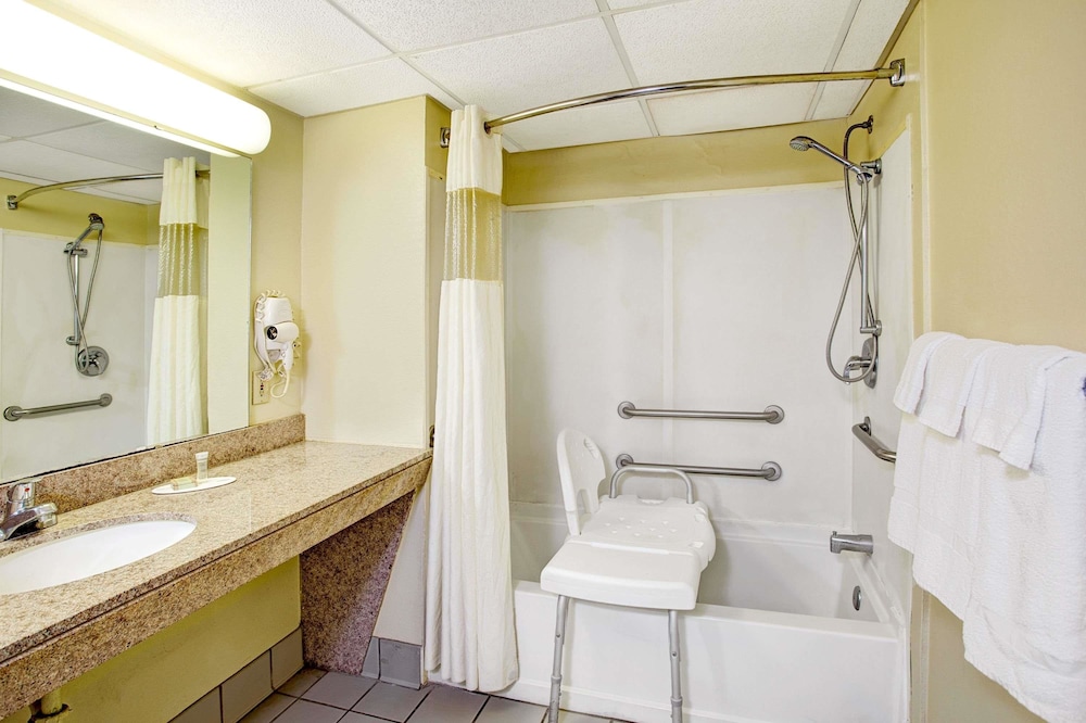 Super 8 by Wyndham Walterboro 14/16