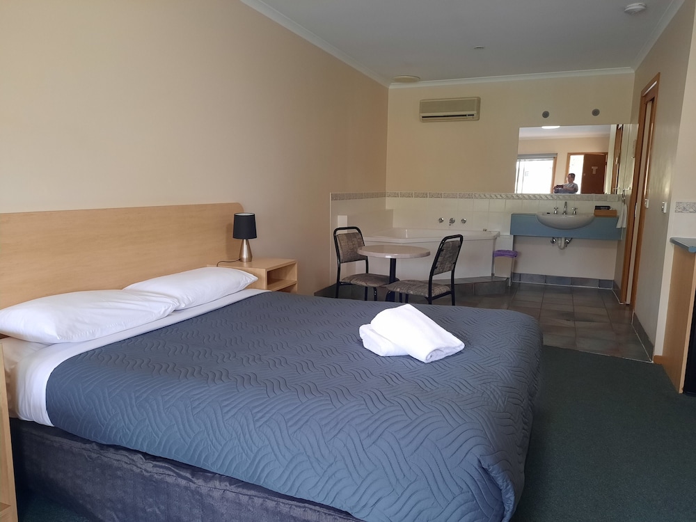 Arthur Phillip Motor Inn 2/36