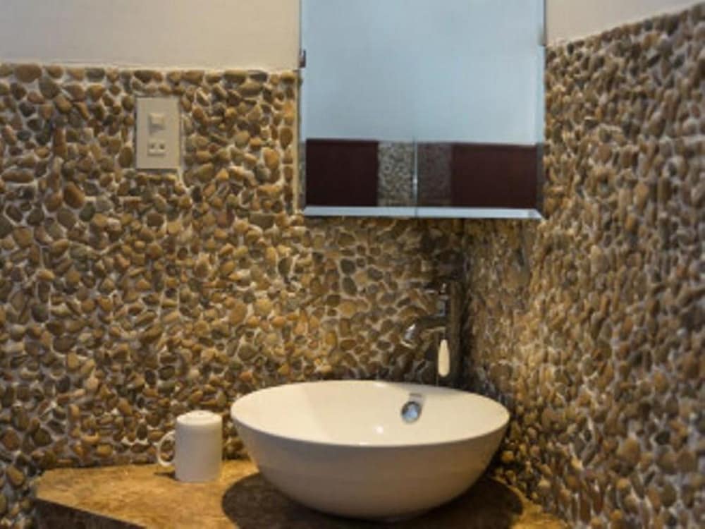 Whale Island Resort 65/68