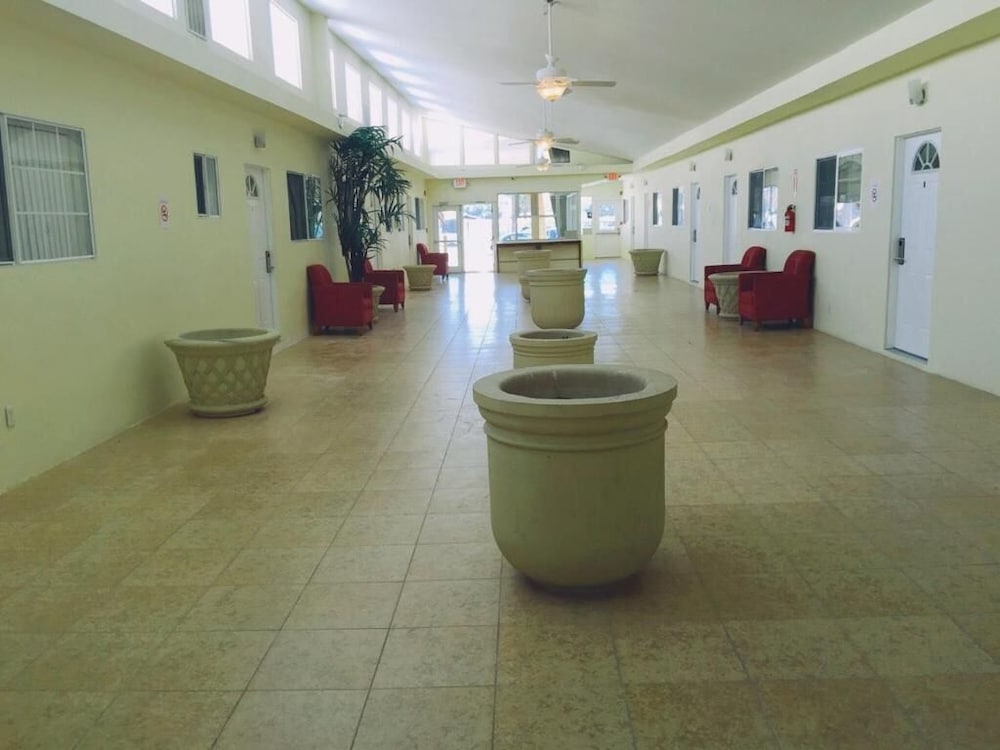 Europa Inn & Suites 6/40