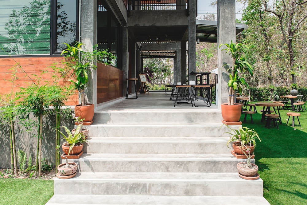 Stucco Loft Residency 14/72