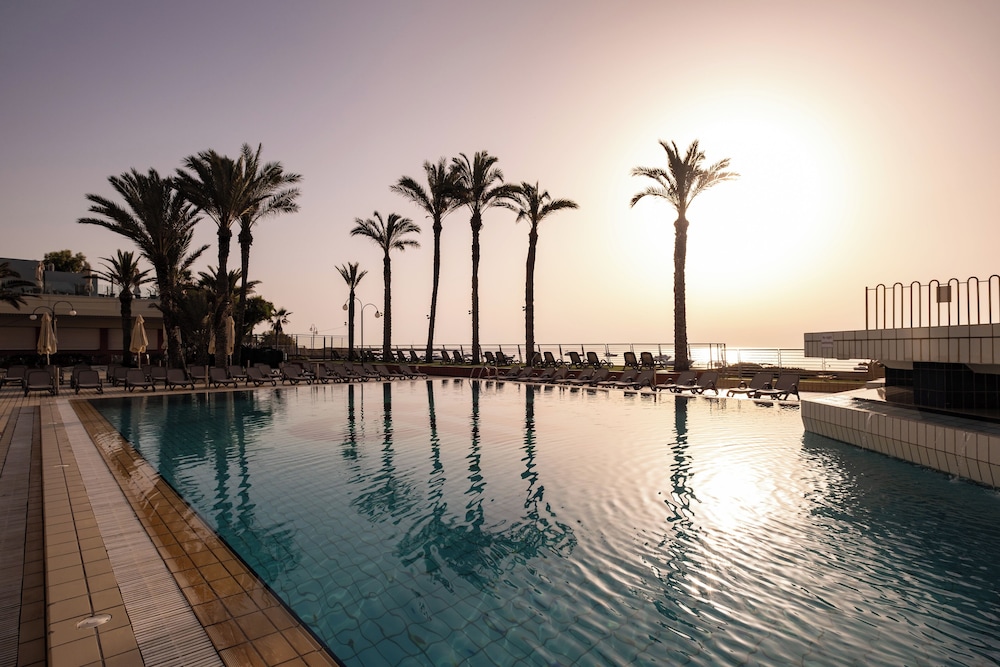 Qawra Palace Resort & Spa 63/66