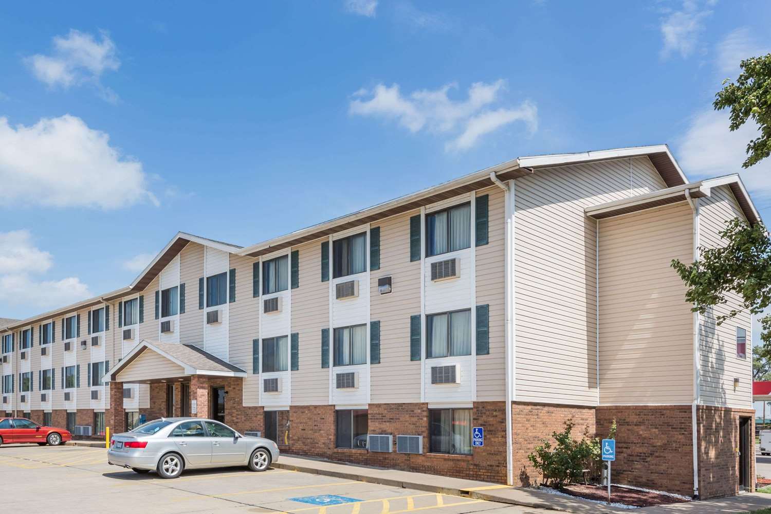 Super 8 By Wyndham Manhattan Ks 9/11