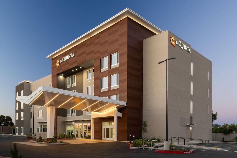 La Quinta Inn & Suites by Wyndham Tracy 2/53