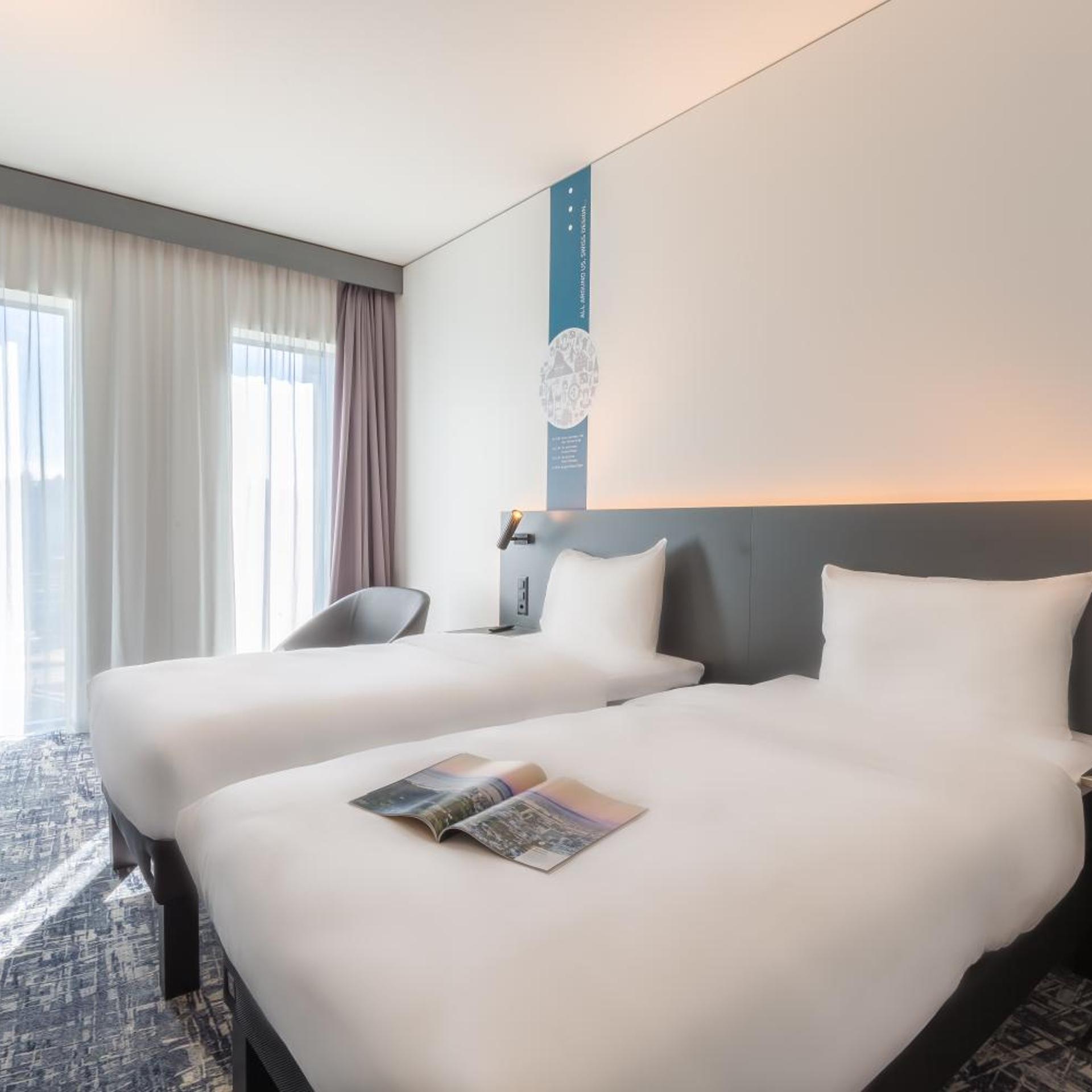 STANDARD, TWIN BEDS, SOFA