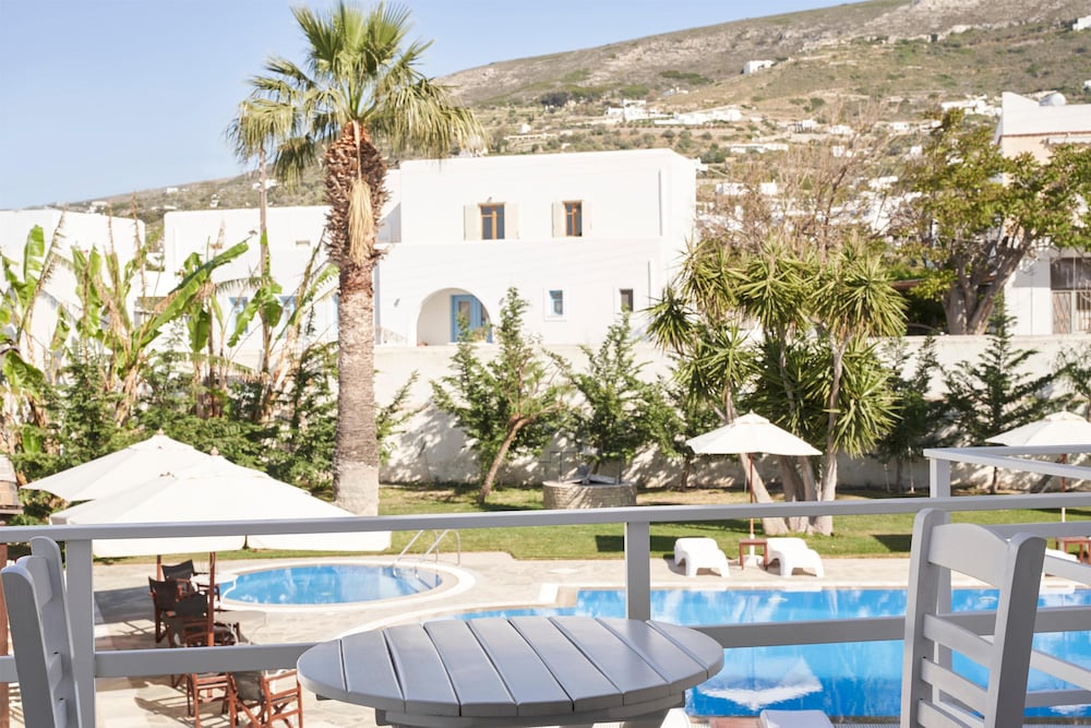 Polos Hotel Paros 52/90