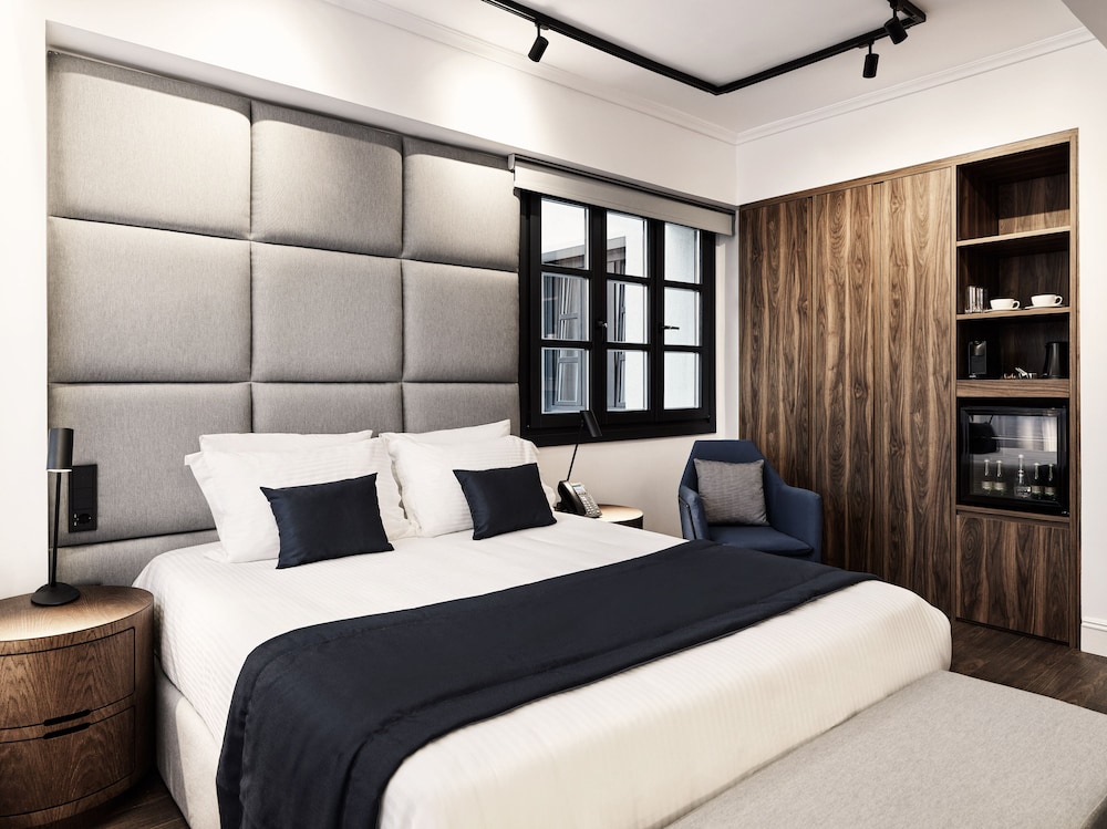 DELUXE, DOUBLE BED