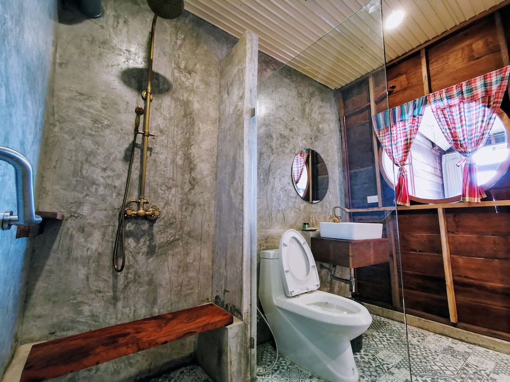 Suneta Hostel Chiangkhan 17/18