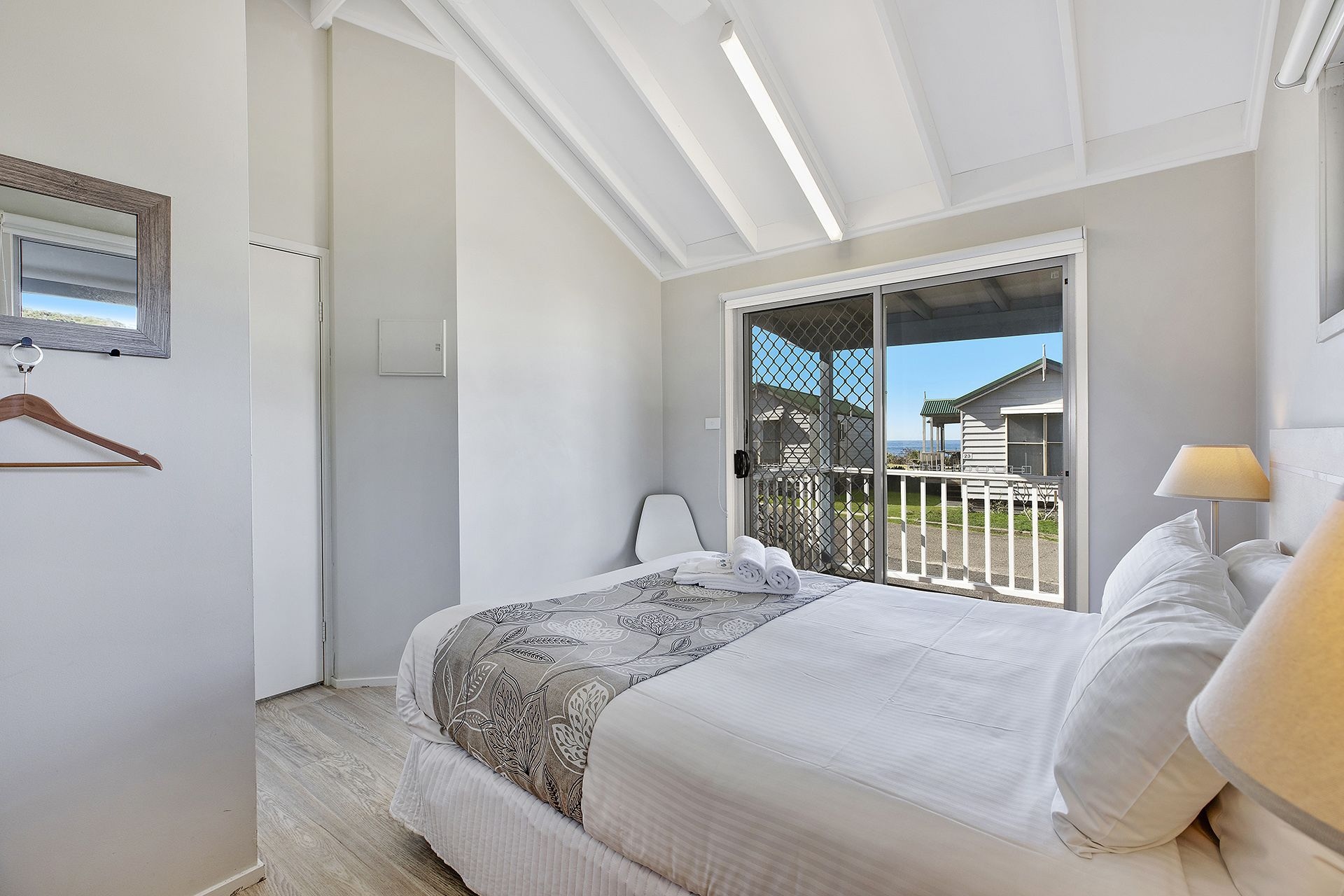 2 Bedrooms, Cabin, 1 Queen and 1 Single Bed, Garden View