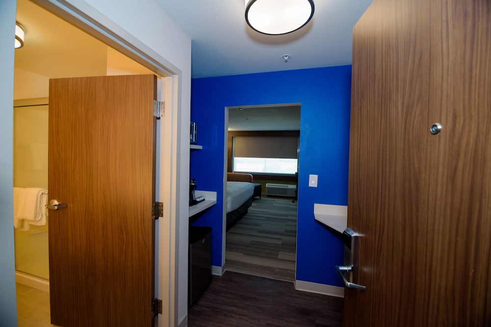 Holiday Inn Express Suites Mckinney Frisco East 20/36